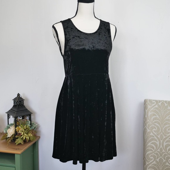 MINKPINK Sheer Mesh Back Crushed Velvet Mini Dress Sz XS Black Party Fit & Flare - Picture 6 of 6